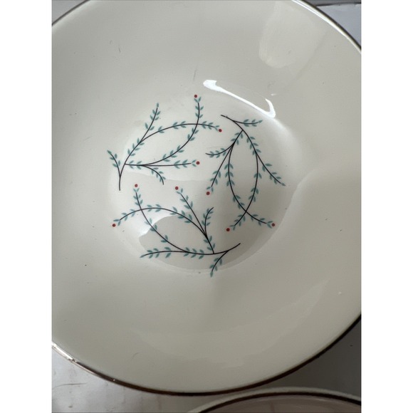 Set of 4 VTG Taylor Smith & Taylor Blue Twig Berry Dessert Bowls Beige - Picture 2 of 5